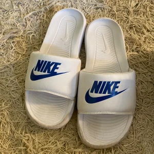 Tofflor  - Tofflor i använt men bra skick 