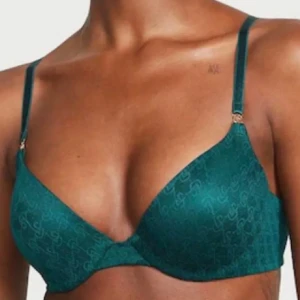 Extreme push up Victoria secret bh 💅💕 - Oanvänd Victoria secret bh som jag beställde hem för totalt 1000kr. 