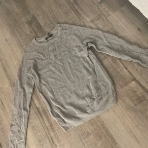 Stickad tröja  - Alldig använd 