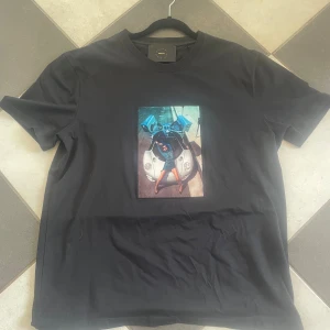 Limitato t-shirt - En riktigt fet limitato t-shirt. Använd ett fåtal gånger( som ny) Nypris 1800kr. Allt og finns, ba o skriva för fler bilder och frågor.  