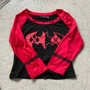 Cool tröja - Köpt secondhand men inga defekter 😃 Såå snygg på men inte min stil tyvärr