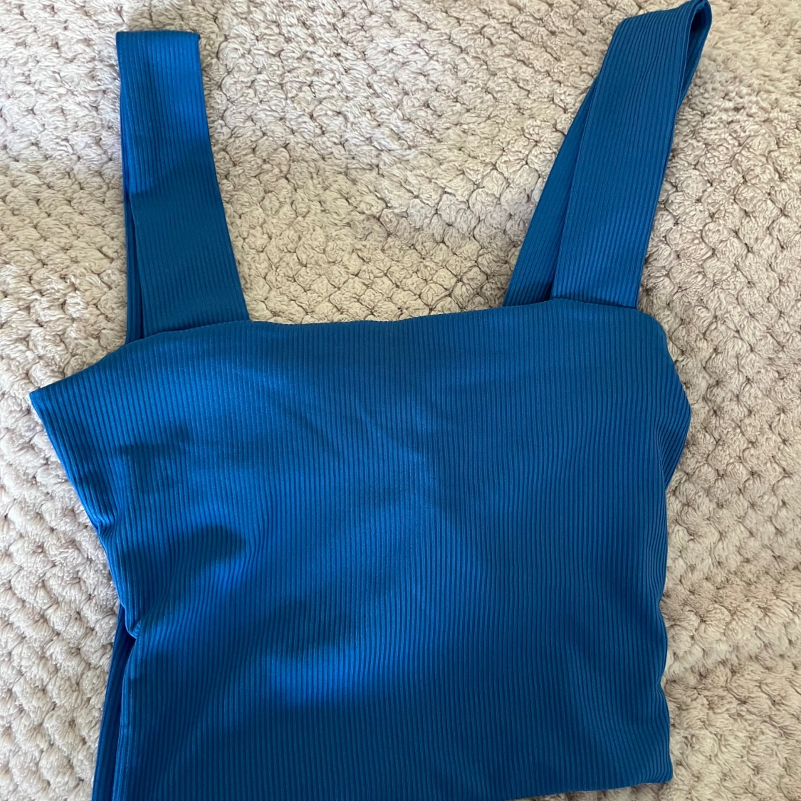 SkrikblĂ„ topp đ