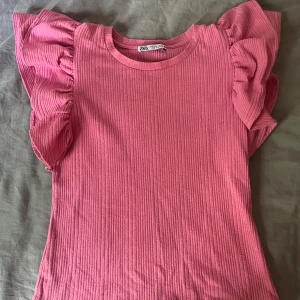 Rosa volang topp - Rosa volang topp från zara använd ett par gånger inga defekter 