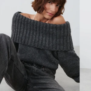 Ny gina offshoulder sweather  - Slutsåld off shoulder tröja från gina i färgen grey melange😊 lapparna är kvar och orginalpris 399kr