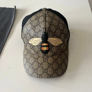 Gucci bee keps - Storlek L, kvitto finns. Pris kan möjligtvis diskuteras. 
