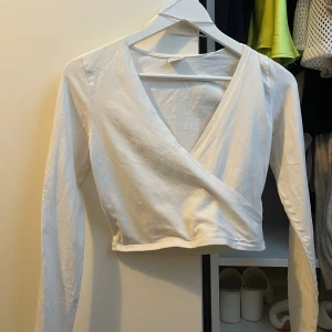 Topp från Gina Tricot  - Ok skick. Har använt några gånger.