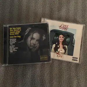 två av lana del reys mest populära albums på CD! Ocean Blvd - 140kr | Lust for Life - 100kr 🫶🏼 skriv jätte gärna om du har frågor! 