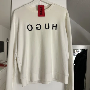 HUGO tröja  - Tröjan är använd ca 4 gånger och är i super fint skick, kvittot finns och fler bilder kan skickas vid intresse