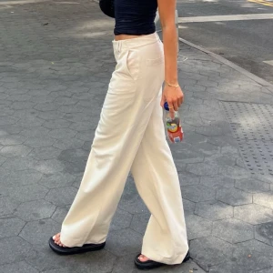 Beige kostymbyxor, Zara - Jätte snygga kostymbyxor från Zara, strl S. Knappt använda!