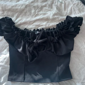 Svart topp - Från missguided 