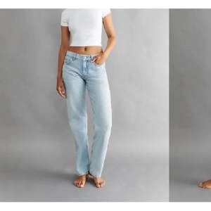 Jeans från Gina tricot i storlek 36. Nypris ca 500kr.