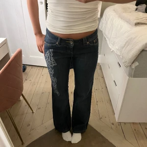 Jeans - Jättesnygg lågmidjade jeans😍