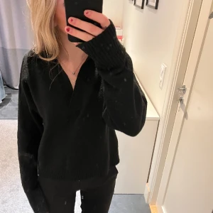 Stickad tröja - Superfin stickad tröja från monki i storlek xs. Skriv om du har några frågor💗