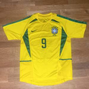 Den ikoniska Brasilien 2002 tröjan med 