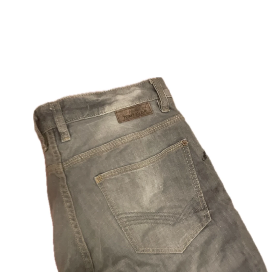 Gråa utsvängda jeans  - 91