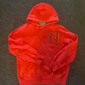 Vintage nike hoodie - I toppskick och har en perfekt passform pris kan diskuteras