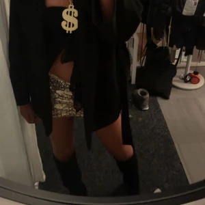 Kjol  - Guldig kjol me paljetter, perfekt till fest