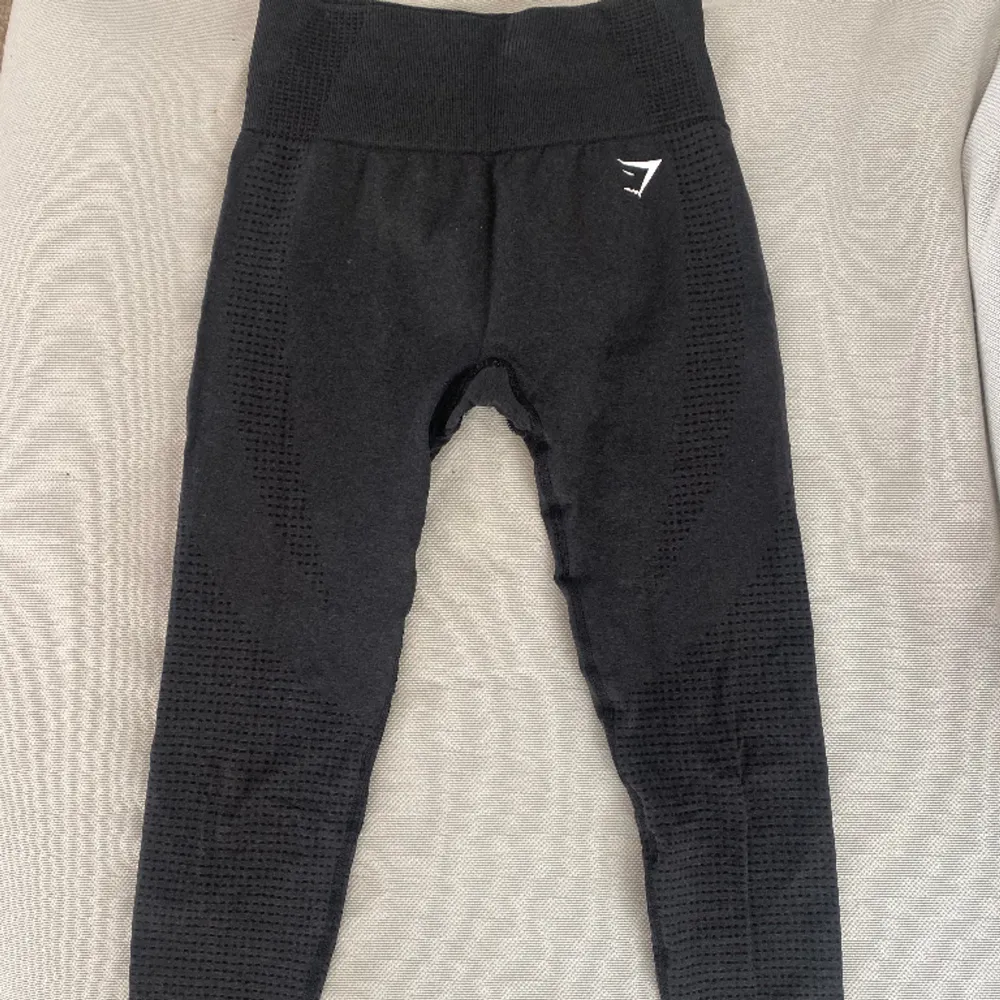 Gymshark träningstights i modellen vital seamless 2.0 leggings. Sparsamt använda och i princip i nyckick. Jeans & Byxor.