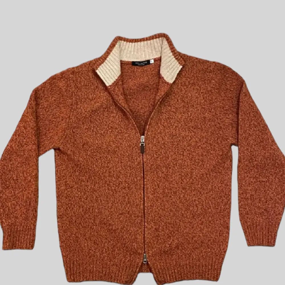 Tjena säljer denna sjukt snygga cardigan/zipp tröjan i från ett av mina favoriter märken Icland! Vid frågor och funderingar skriv gärna 💬. Tröjor & Koftor.