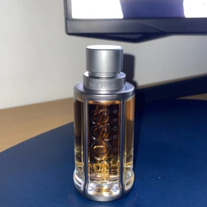 Hugo boss parfym - En rkt god parfym för speciellt höst och vinter tiden 50 ml nypris:1000 på kicks jag säljer en helt ny som e sprayad 1 gång. Pris kan diskuteras 