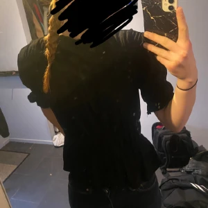Tröja - Köpt second hand, knappt använt. Bra skick och passar storlek S-M💕👌🏻
