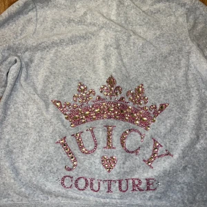 Juicy Couture - Säljer min juicy set knappt använd. Ny priss 5000