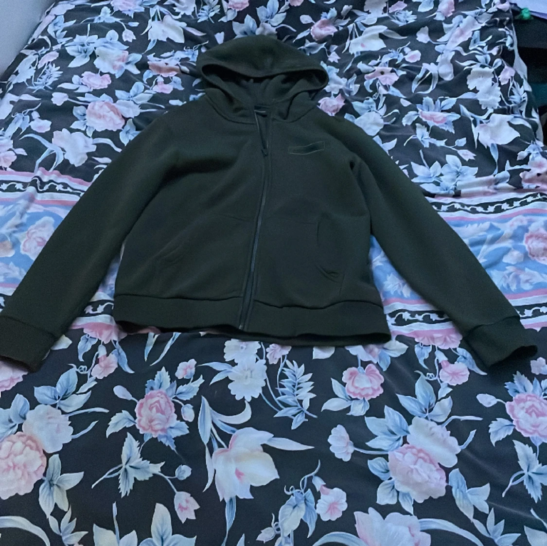 Mörk grön peak performance hoodie