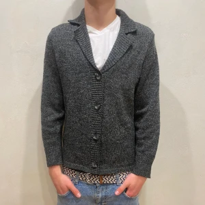 Kofta Cardigan Atelier Creation - Hej! Säljer nu min kofta från märket Atelier Creation, Storlek S fint skick. Tveka inte på att höra av dig om du har frågor eller funderingar kring varan! 
