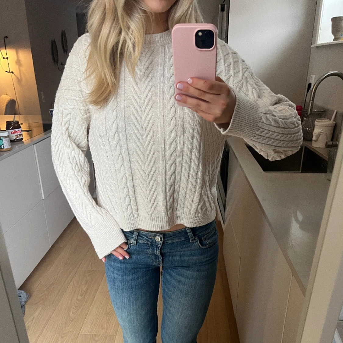 Stickad tröja med mönster 