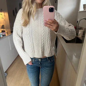 Stickad tröja med mönster  - Stickad tröja från only Storlek M 150kr 