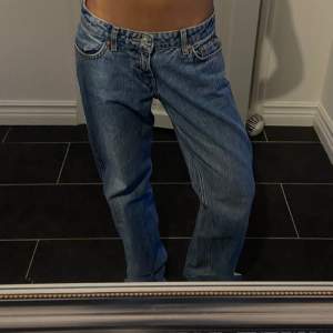 Säljer min arrow Low straight jeans från weekday ❤️(jag är 160)