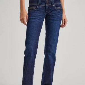 Pepe jeans venus - Säljer dessa jeans i modellen venus. De är köpta på zalando för 800kr och helt oanvända då de är för korta för mig. De är 28x32 och har låg midja