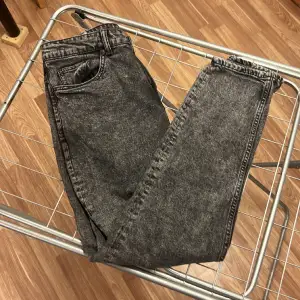 Jeans köpt på HM knappt använda, storlek W32 L32 (Regular tapered)  Nypris 450 kr 