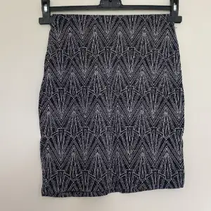 Kort kjol från H&M i storlek xs, nyskick