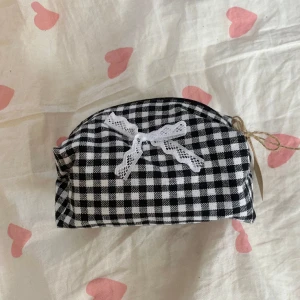 Rutig necessär - Jättefin handgjord necessär, ny💗