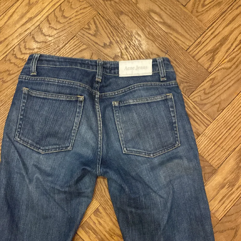 Intressekoll på mina acne jeans🥰Superfina men vill se vad jag kan få för det. Jeans & Byxor.