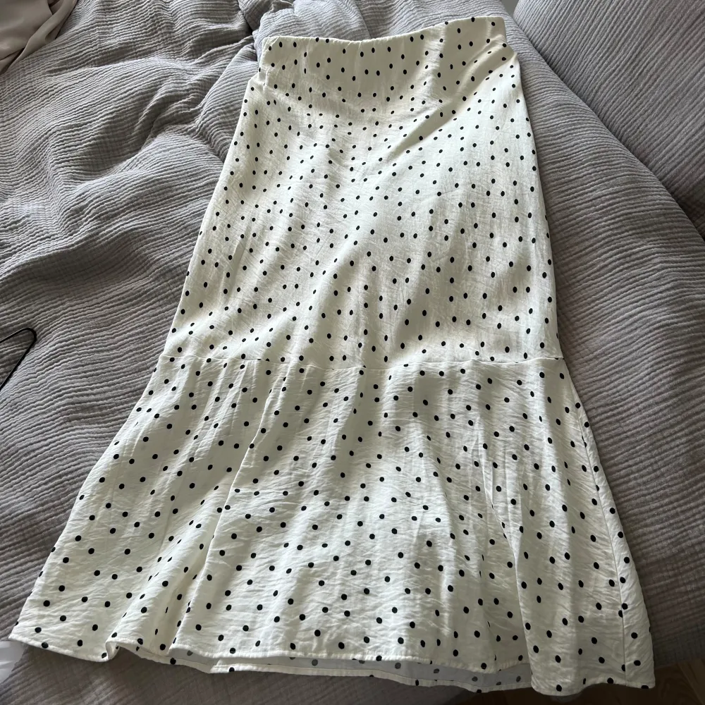 Jättefin kjol från MQ. Kjolar.