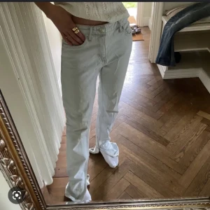 Zara jeans  - Snygga lågmidjade jeans med slits. Från zara  😍