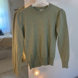 Tröja från saint  - Jag säljer en tröja från saint i strolek xs som är i ett bra skick.