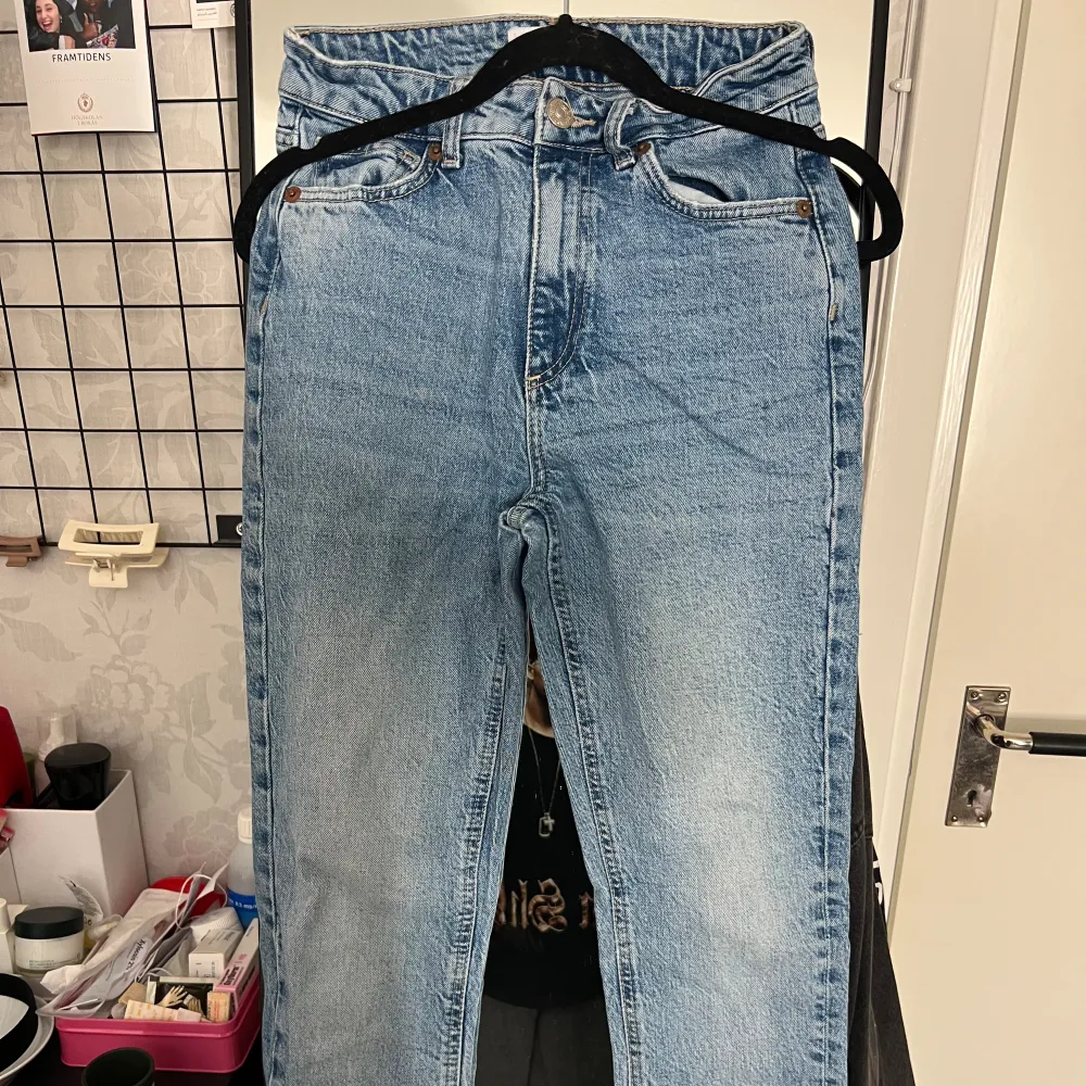 Jeans från Zara, använt en del. Funkar som xs-s. Jeans & Byxor.