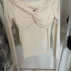 Off Shoulder topp - Knappast använd Sitter lika bra som S som M