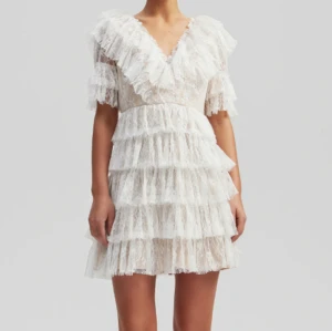 ”By Malina” klänning - Malina klänning ”Sky dress” i storlek S/36. Endast använd en gång, därav inga defekter. I topp skick! 💞 Nypris 2800kr.