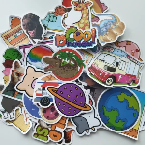 50st blandade klistermärkerna, djur, dinosaurier, planeter, glass, stickers  - Klistermärken/stickers Motiv: djur, dinosaurier, planeter, glass  Antal: 50st  Skick: oanvänd, någon enstaka har blivit böjd Kul att använda till pyssel, scrapbooking och annat. Samfraktar mer än gärna. Så klicka på bundle, om du vill köpa flera av m