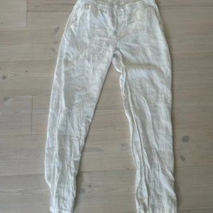 Linnebyxor  - Linnebyxor från woodbird nypris 1200 kr säljes för 350