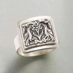 Vintage & Fashionabel Karvad Djur , Blomma & Fågel ring , silverfärgad,NY  - Okänd metall  Storlek 11 motsvarar (20.7 mm) Jag samfraktar gärna och skickar inom 3 dagar efter köpet (Varje Torsdag och söndag) 