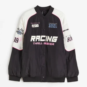 Bomberjacka - En bomberjacka, köpte för ett tag sedan så går inte att få tag i. Nyskick, storlek M. Köptes för 500kr. Priset kan diskuteras. Köparen står för frakten!😊