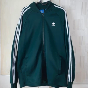 Zip hoodie  - Endast testad. Grön adidas hoodie. 