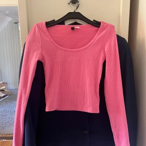 Rosa tröja - En rosa tajt tröja från H&M.