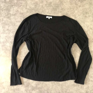 Svart tröja - Är stretchig 