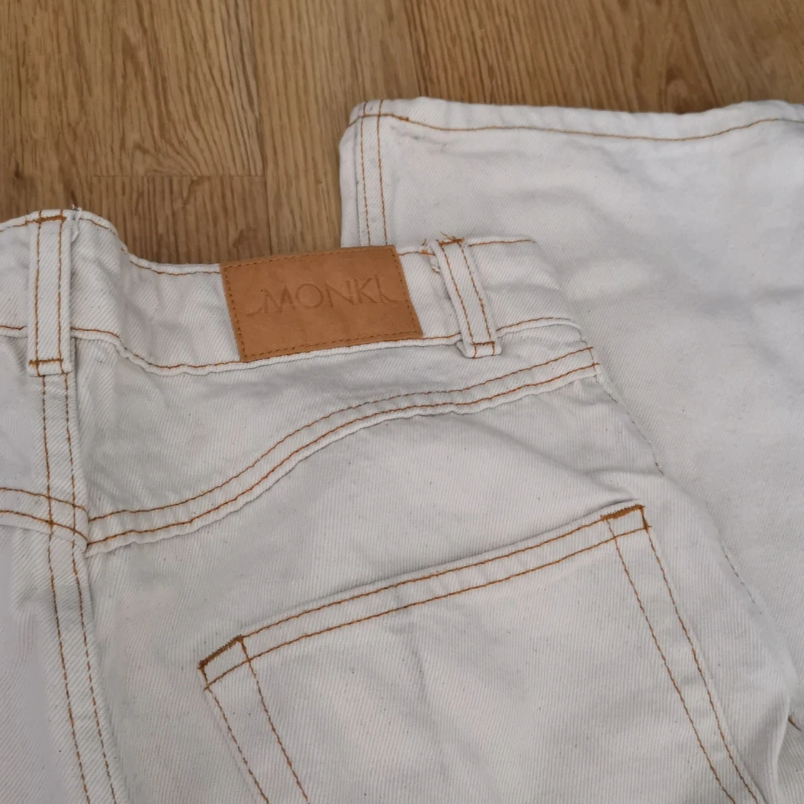 Ljusa jeans från monki - 91